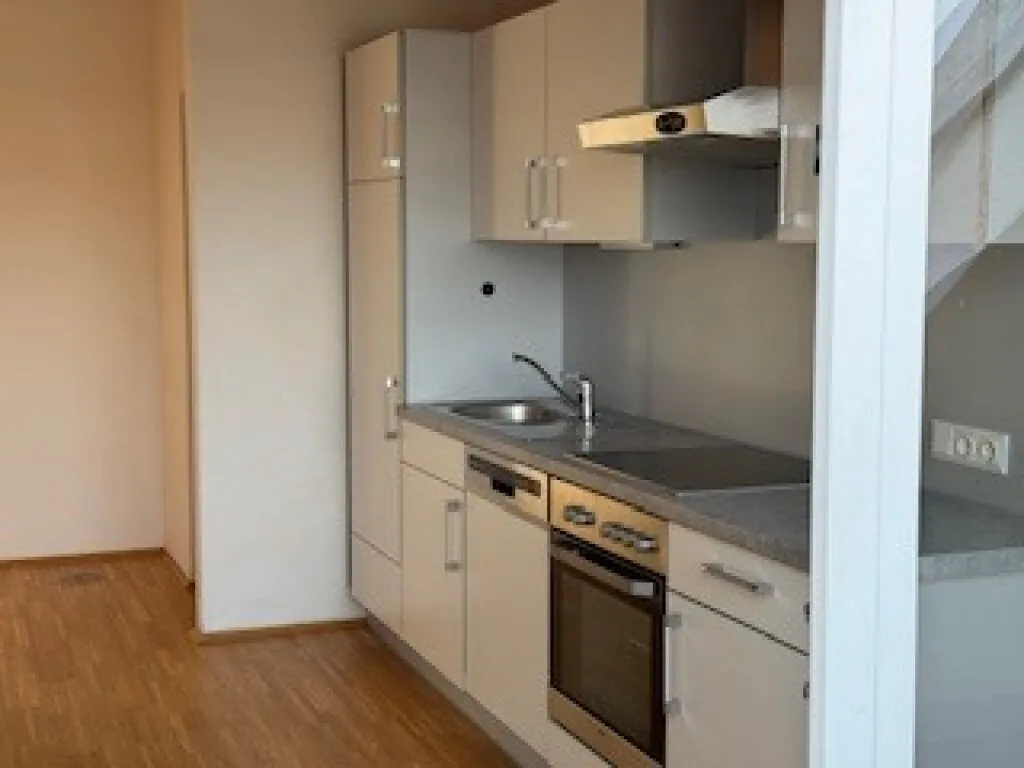 Traumhaft schöne Dachgeschosswohnung mit Galerie: 72,71 m² Wohnung - gepflegt, modern und bereit zum Einzug im Zentrum der Grazer Hauptstadt, urbanes Wohnen, Leben und Wohlfühlen - Ansicht 3