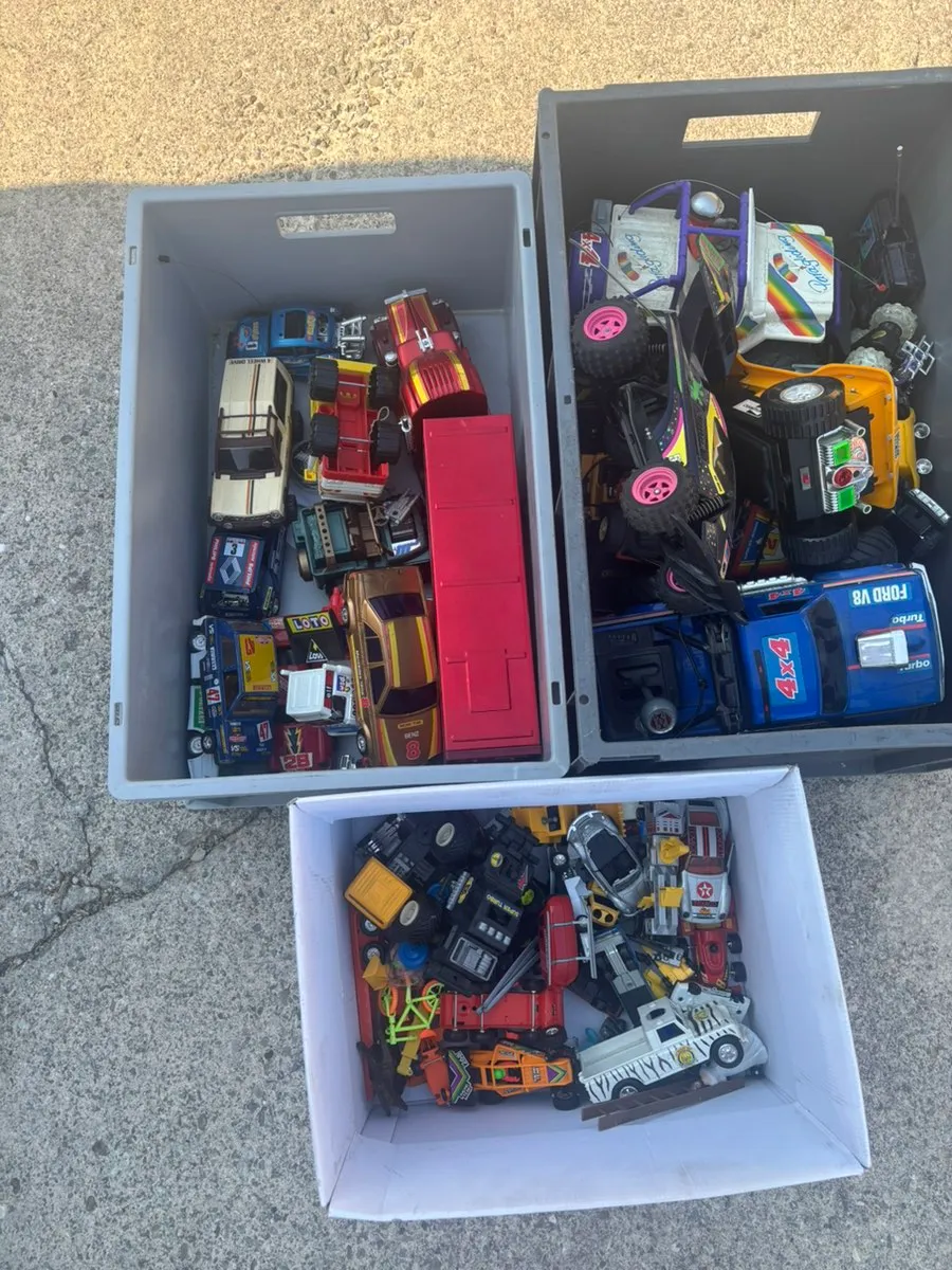 Großes Konvolut Spielzeugautos & RC-Fahrzeuge (3 Kisten) - Vintage / 80er / 90er