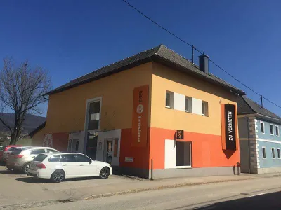8-Zimmer-Gewerbeimmobilie mieten in Rohrbach – 290 m², € 5 – Bild 1 von 36