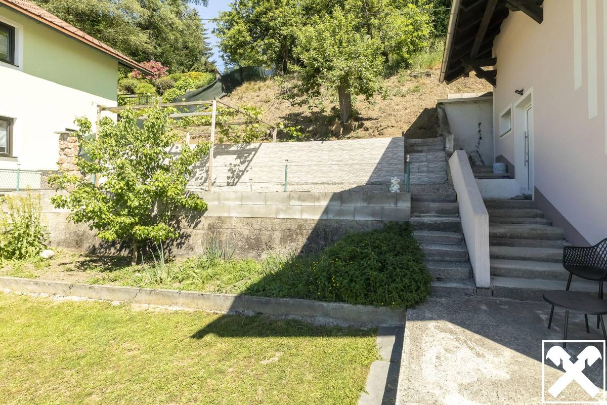 Familienfreundliches Wohnhaus in zentraler Lage - Ansicht 3
