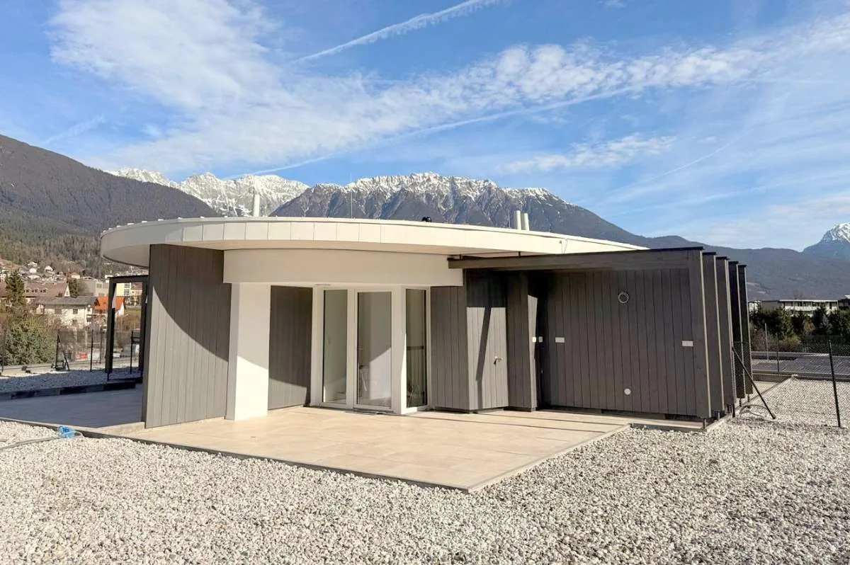 Traumhafte 2-Zimmer-Dachgeschosswohnung mit Terrasse und Dachgarten – pohled 3