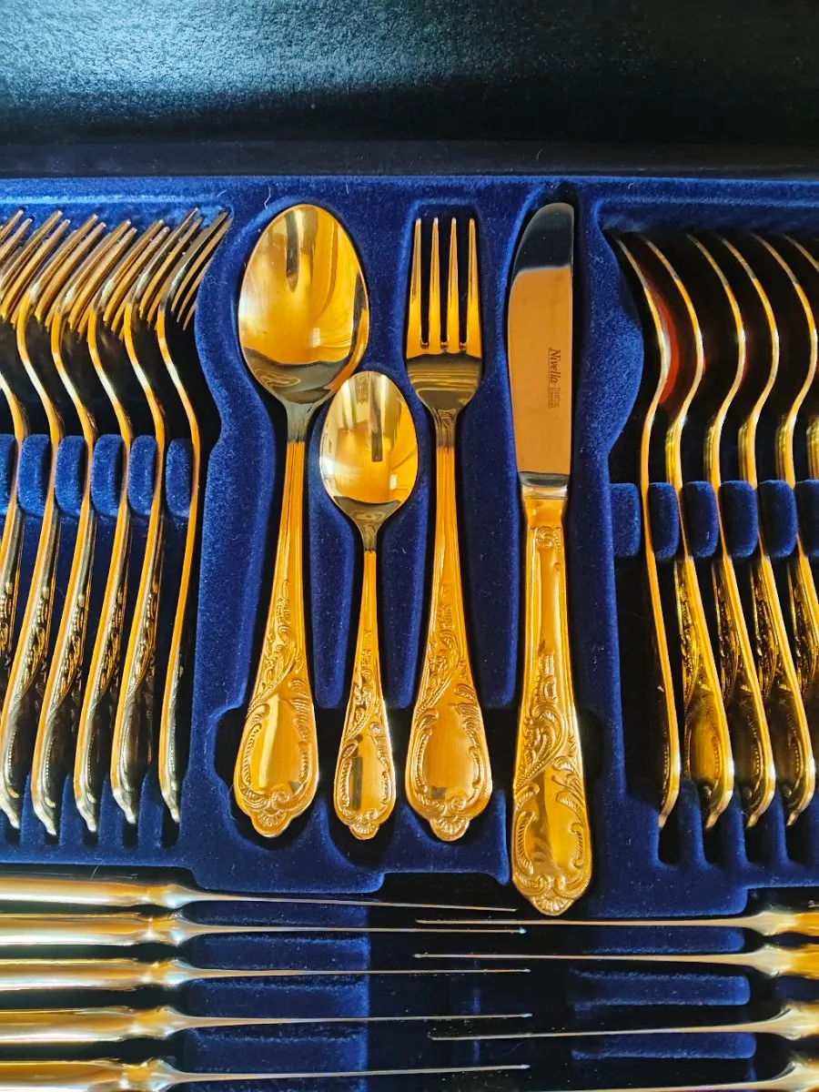 Nivella Solingen Besteckset 70-teilig - 23/24 Karat vergoldet - Neu & Unbenutzt, € 200,- (4810 Gmunden)