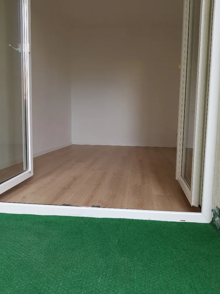 Bezug ab 01.09.2026, ruhige gartenseitige 54 m² 2 Zimmer Wohnung inkl. 3,63m² Loggia und 6,8m² Kellerabteil - Ansicht 3