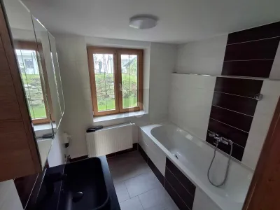 2-Zimmer-Wohnung kaufen in Gmunden – 50 m², € 235.000 – Bild 2 von 5