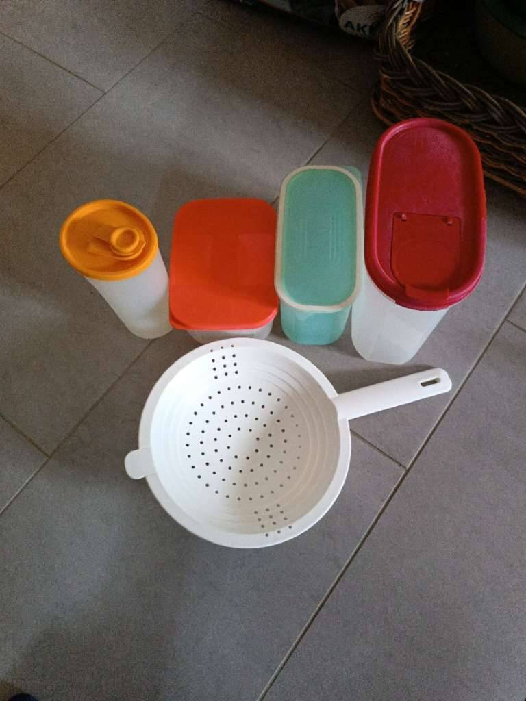 Tupperware Aufbewahrung set, sieb und Tupper Dosen mit Deckel verschiedene  Gren,  7,50 (3150 Wilhelmsburg) - willhaben