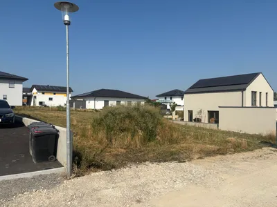 Grundstück kaufen in Amstetten – 834 m², € 118.851 – Bild 1 von 4