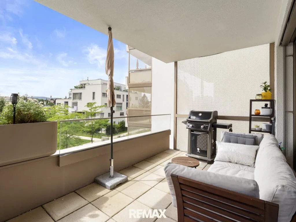 Schöne, ruhige 3-Zimmer-Wohnung mit großer Loggia zum grünen Innenhof – pohled 2