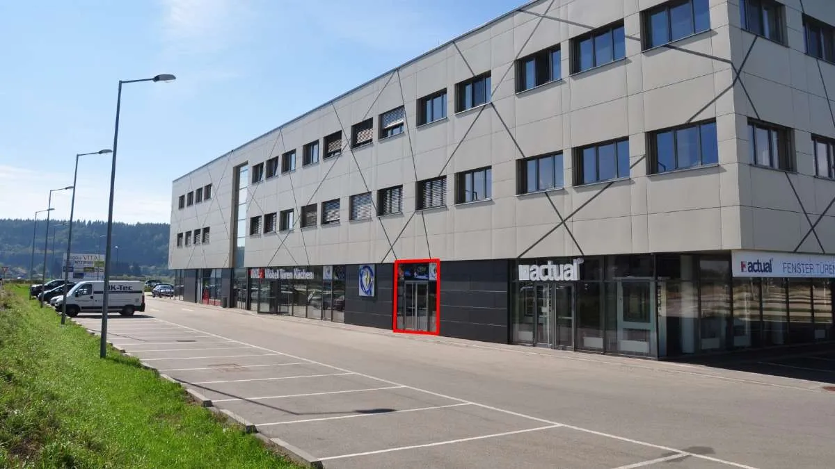 Repräsentative Gewerbefläche mit eigenem Eingang und hoher Sichtbarkeit - Ansicht 3