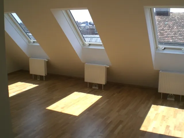 Stilvolle Dachgeschoss-Maisonnette mit Terrasse Unbefristet vermietet - Rendite 3,85 % - Ansicht 2