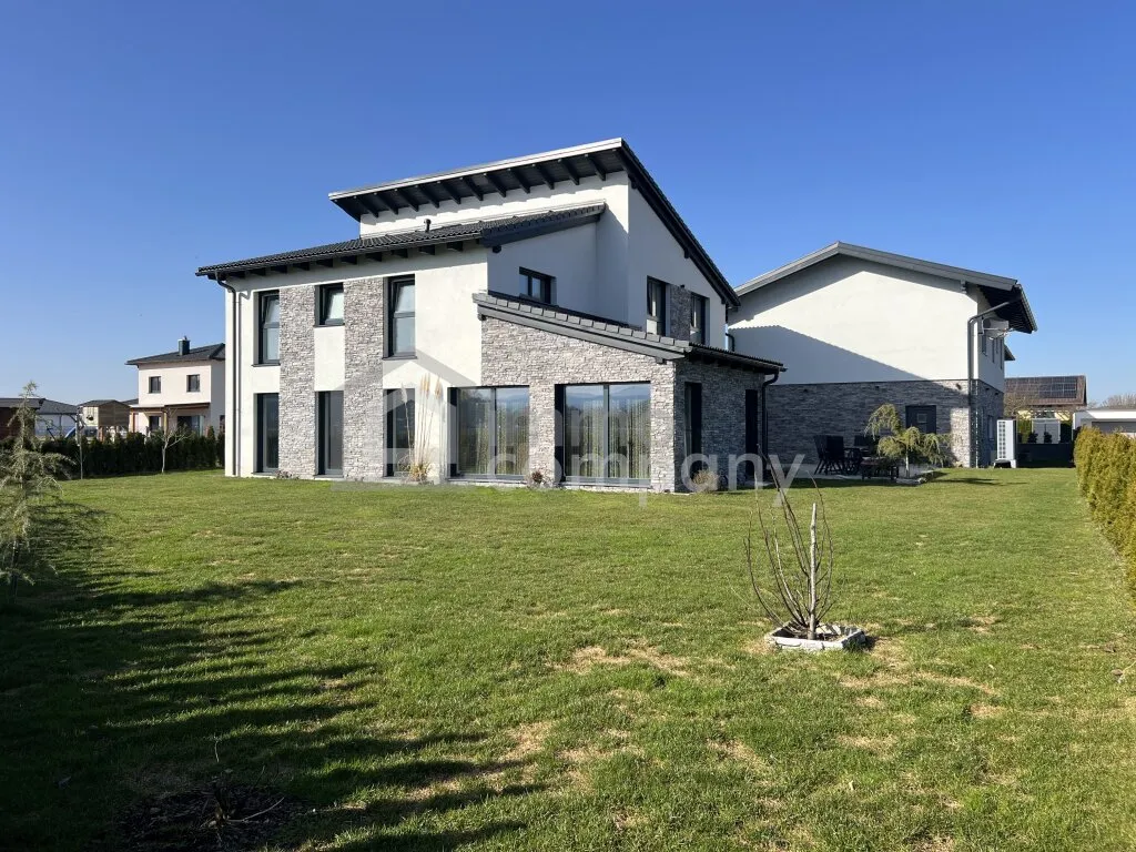 Exklusives Haus + eine Wohnung, Regau