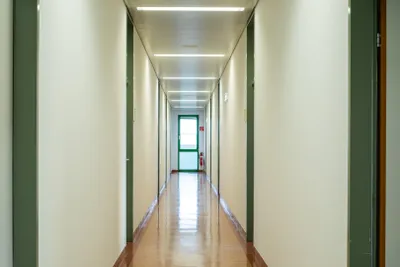 8-Zimmer-Gewerbeimmobilie mieten in Wien – 253 m², € 3.066 – Bild 4 von 5