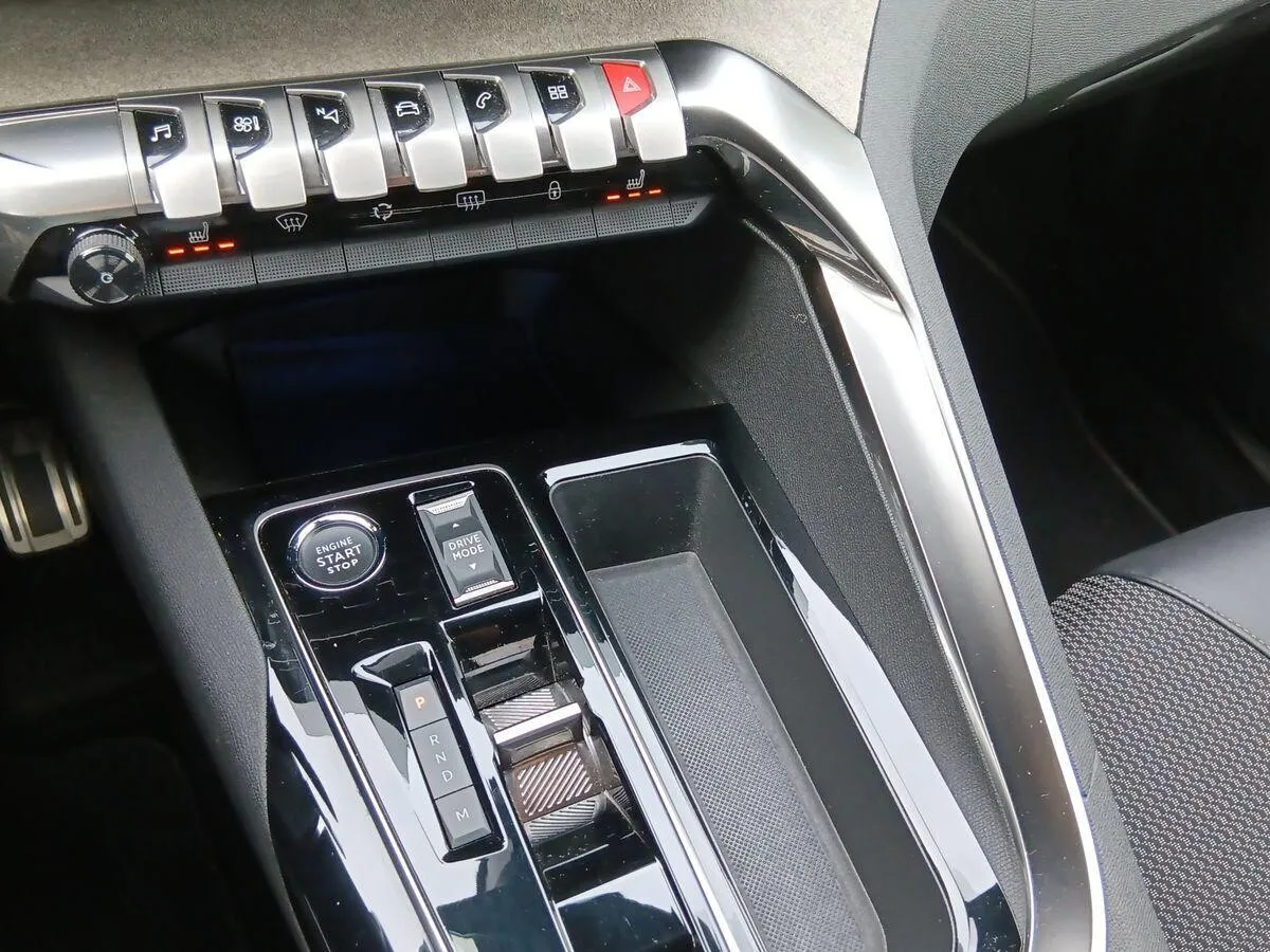 Peugeot 3008 GT Blackline 136PS 1.2 Hybrid – Bild 11