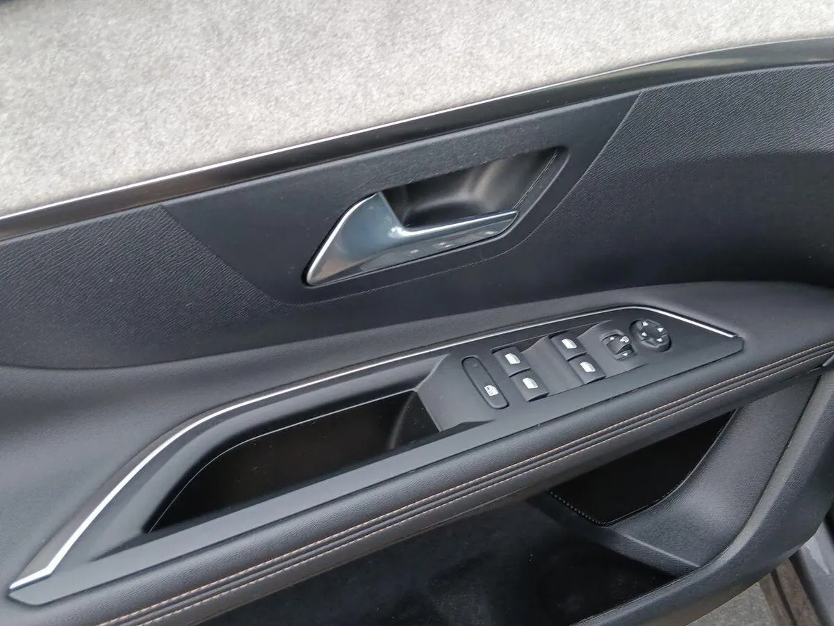 Peugeot 3008 GT Blackline 136PS 1.2 Hybrid – Bild 14