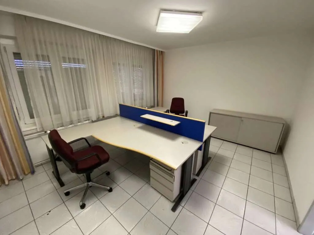 Traiskirchen - Lagerhalle mit kleinem Büro - Gesamtfläche ca. 1.500 m² - zu mieten - Ansicht 2