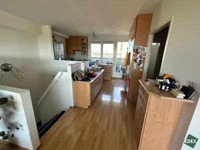 Erster Monat Mietfrei: Schöne 5-Zimmer-Maisonette-Wohnung mit Balkon und Terrasse direkt an der Donau – Bild 3
