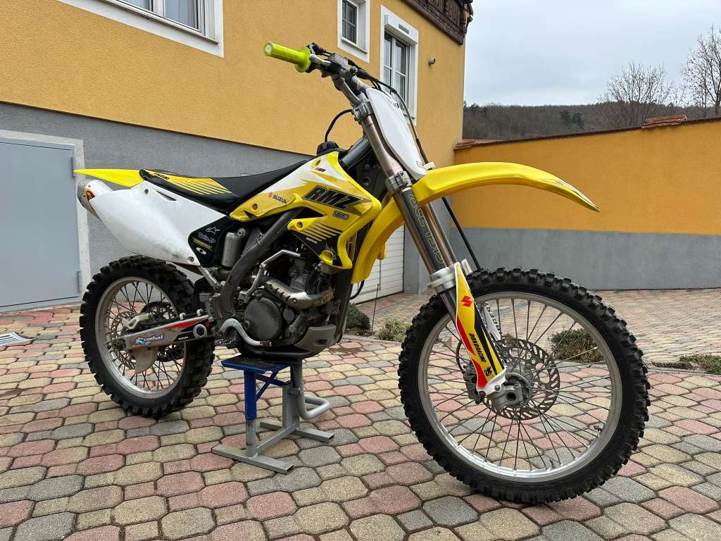 Suzuki RM Z250 Motocross