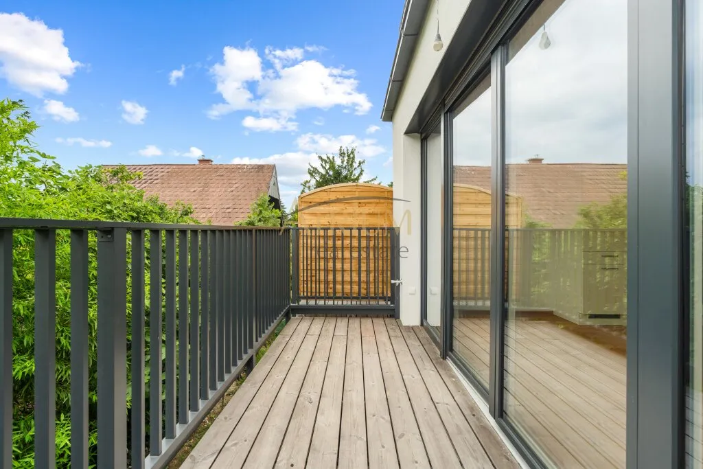 Ruhige Grünlage eine echte Wohlfühloase. Angenehme Atmosphäre machen diese Lage zu einem kleinen Paradies.Erstbezug - moderne 2-Zimmer-Wohnung mit Balkon & Fernblick - Auf Baurechtsgrund errichtet! - Ansicht 2
