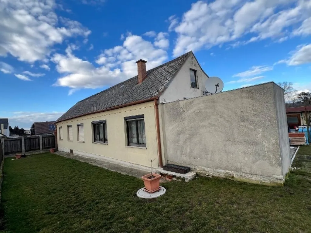 2412 Wolfsthal - großes Baugrundstück mit renovierungsbedürftigem Haus - Ansicht 2