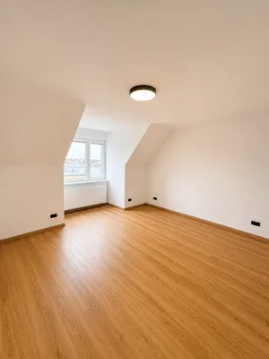 Erstbezug: Großzügiges 23 m² WG-Zimmer in Top-Lage I Perfekte Verkehrsanbindung + Sonnbergmarkt – Bild 2