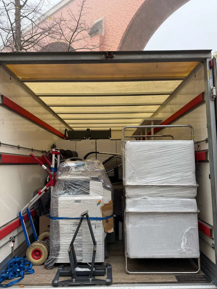 Günstiger Möbeltransport - Umzug, Montage & Entrümpelung