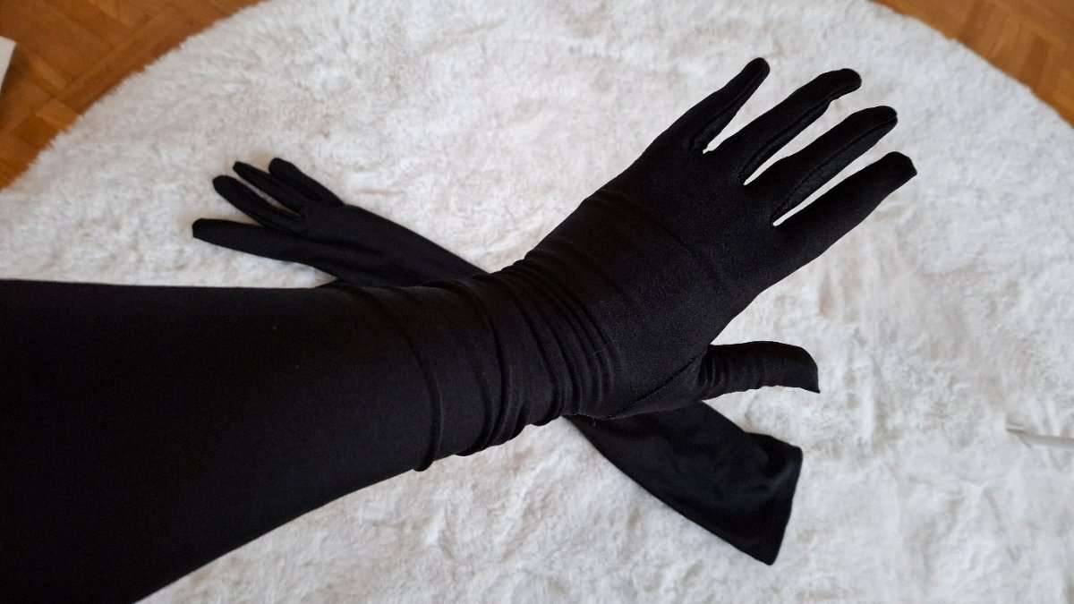 Lange Satin Handschuhe in Schwarz