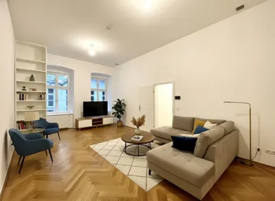 Stilvoll sanierte Altbauwohnung in bester Innenstadtlage - Ruheoase am Getreidemarkt – Bild 2