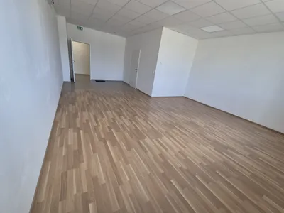 1-Zimmer-Gewerbeimmobilie mieten in Baden – 44 m², € 583 – Bild 5 von 6