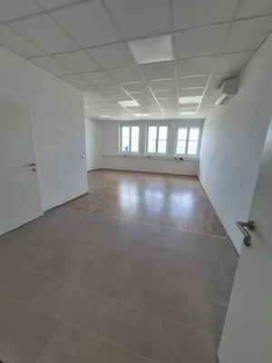 1-Zimmer-Gewerbeimmobilie mieten in Baden – 44 m², € 583 – Bild 4 von 6