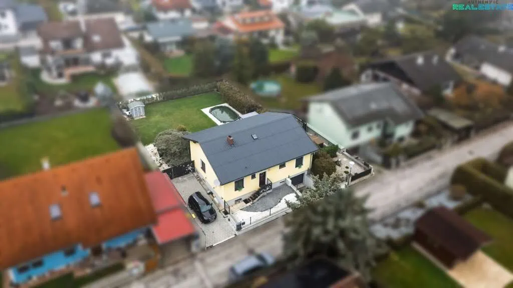 Stilvolles Einfamilienhaus mit hochwertiger Ausstattung, Pool & Smart-Garden in Sollenau - Ansicht 2