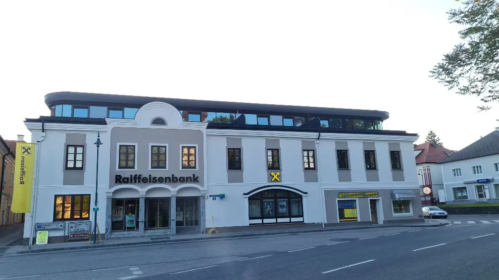 Erstbezug nach Sanierung - Moderne 3-Zimmer-Wohnung mit neuer Einbauküche - Ansicht 2