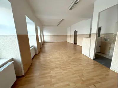 Gewerbeimmobilie mieten in Wien – 297 m², € 3.545