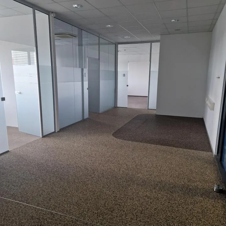 EXKLUSIVE BÜROFLÄCHEN | 100 m² - 555 m² | m² ab 8,00 EUR - Widok 2