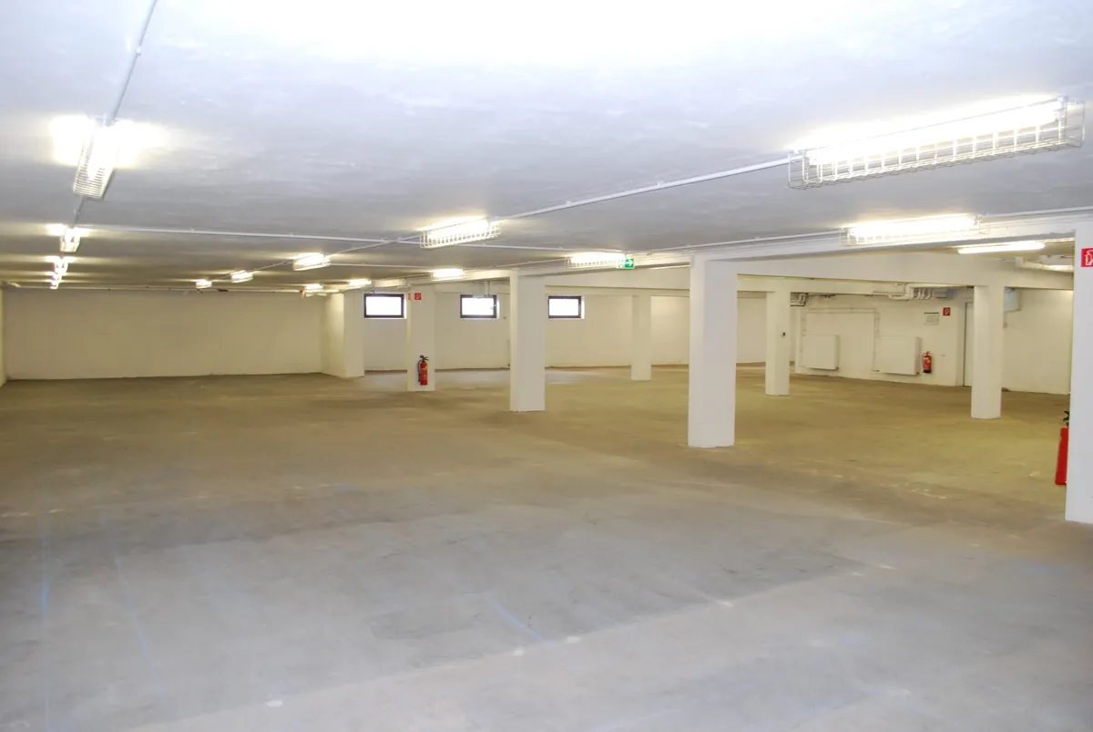 Großzügiges Lager, in Stadtlage - Ansicht 3