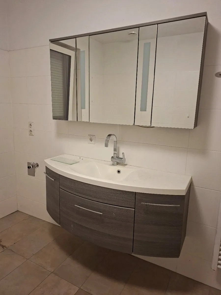 Badezimmermöbel - Badezimmer / WC (Zustand: Gebraucht)
