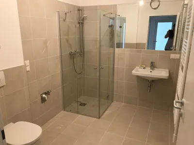 2-Zimmer-Neubauwohnung mit Einbauküche – Bild 3