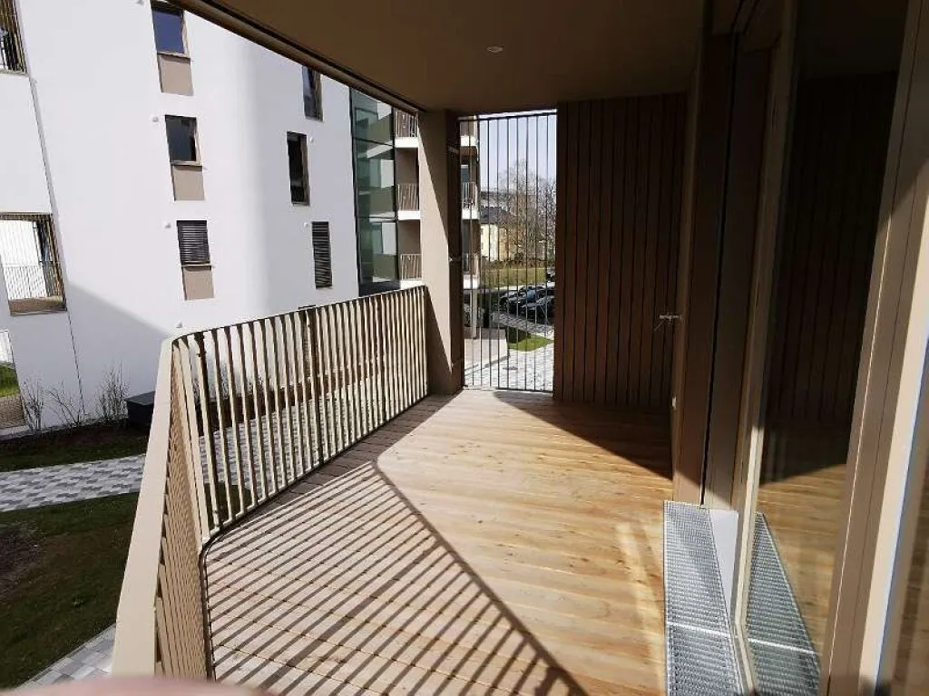 Zentrale 2-Zi.-Wohnung mit Balkon und Tiefgaragenplatz - Widok 2