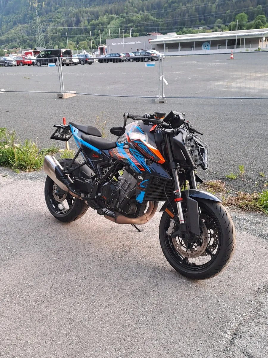 KTM 950