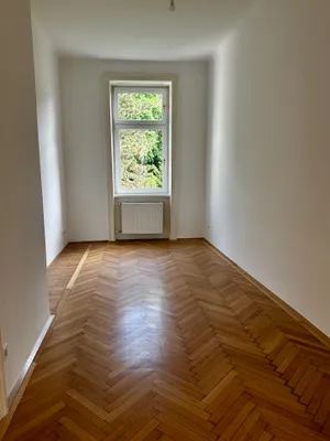 Helle Wohnung mit Blick ins Grüne und guter Infrastruktur – Bild 3
