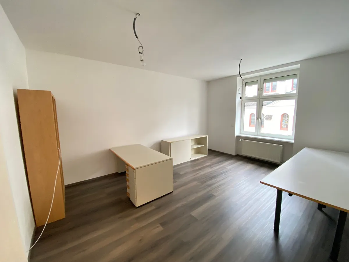 Gepflegtes Altbaubüro im 1.OG (kein Lift) Nähe Herz Jesu Kirche – pohled 3