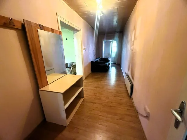 Hainburg an der Donau, möblierte 3 Zimmer Altbauwohnung am Hauptplatz (Plan KI-Animation) – pohled 3