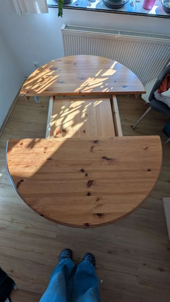 Ikea Esstisch rund ausziehbar 110/155, € 100,- (4502 Sankt Marien)