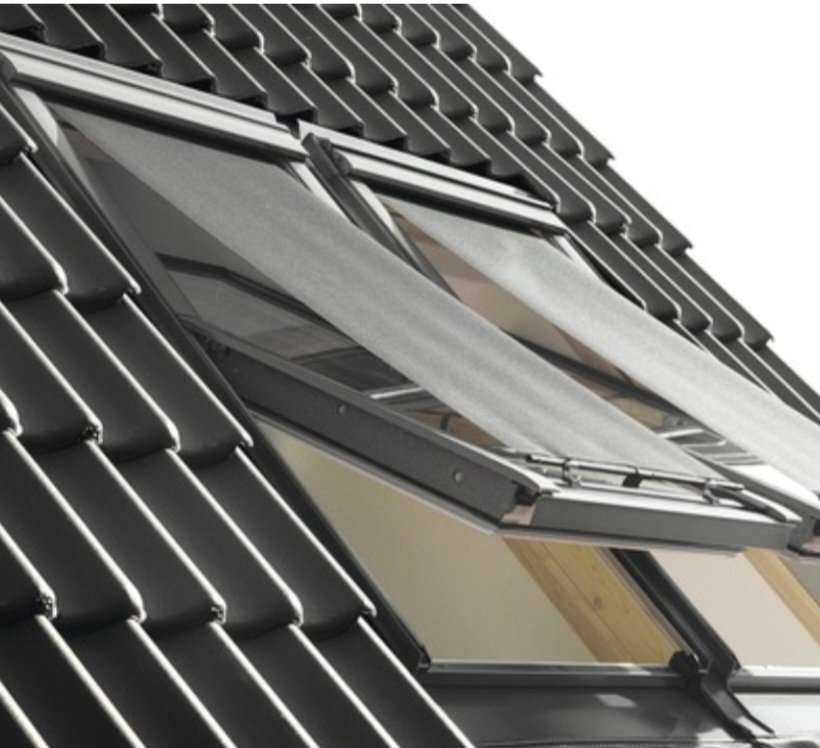 Velux Markisette (4x) manuell mit Haltekrallen (Symbolfoto)