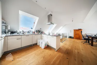 Schöne 3-Zimmer-Dachgeschosswohnung mit Terrasse, Nähe Matzleinsdorferplatz – Bild 2