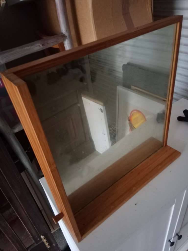 Spiegel Bambus mit Ablage 50x50x9cm,  19,- (3861 Eggern) - willhaben
