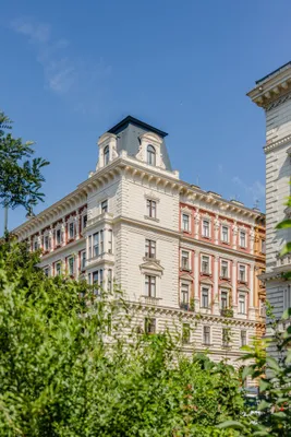 Einzigartige Altbauwohnung mit Traumblick auf den Justizpalast – Bild 2
