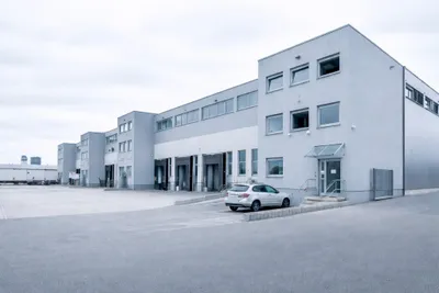 Gewerbeimmobilie mieten in Bruck an der Leitha – 1 087 m², € 14.989 – Bild 2 von 2