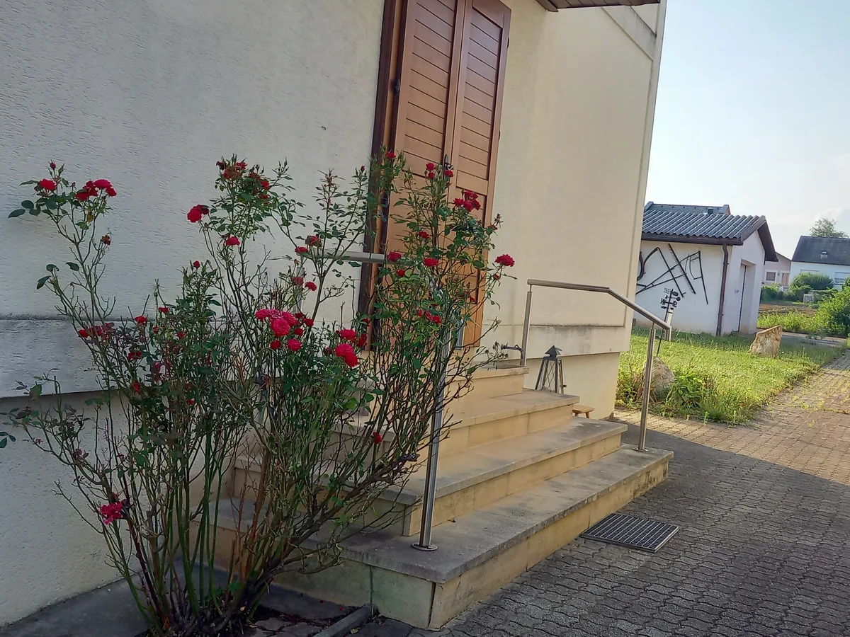 Geräumiges Wohnhaus in Ruhelage - Widok 3