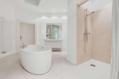 Elegant & zentral - Exklusiv möblierte Altbauwohnung im Servitenviertel – Bild 2