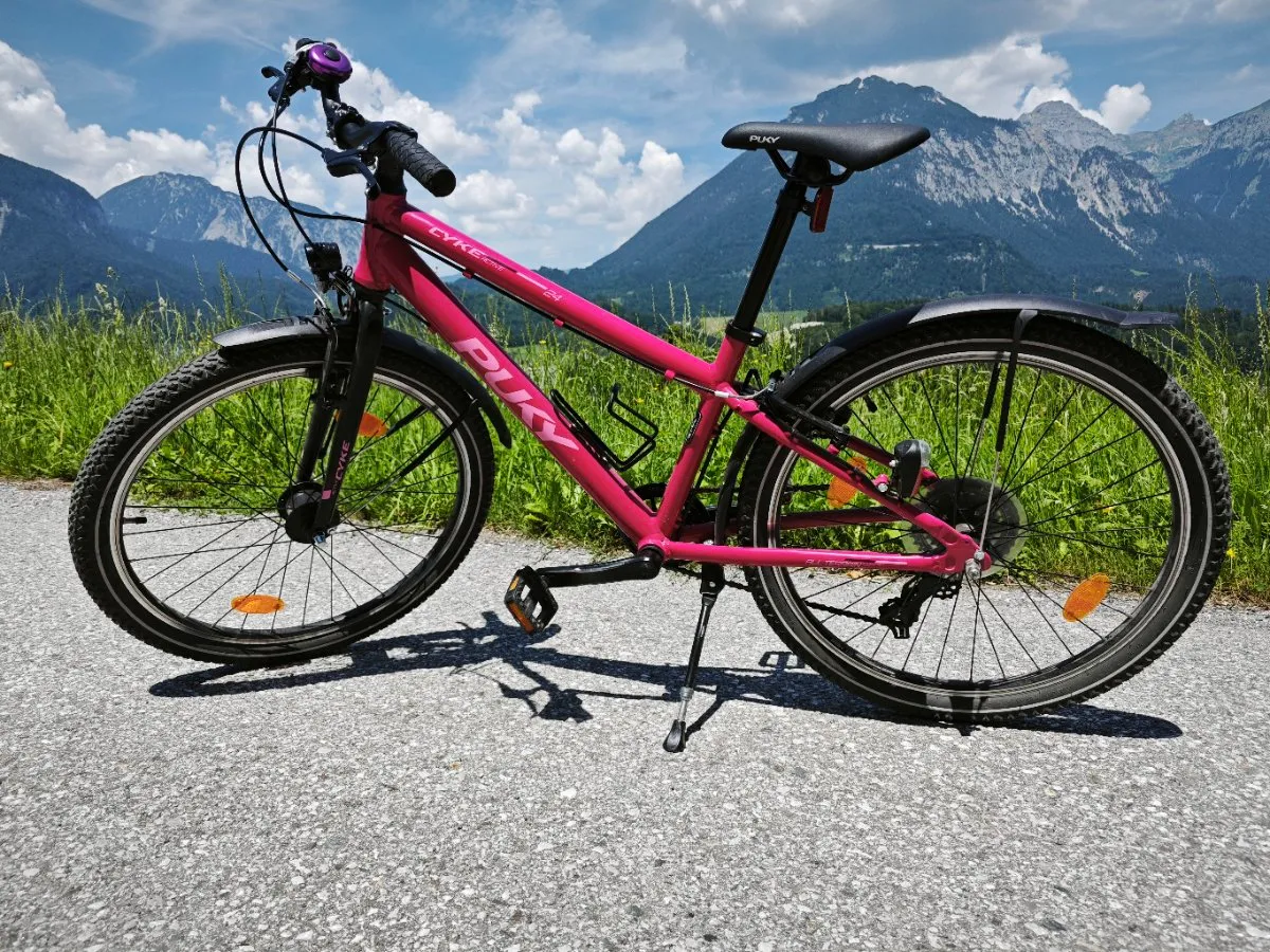 anna und elsa kinderfahrrad Dino Bikes – 14 Zoll Eiskönigin – Mädchen Fahrrad mit abnehmbaren Stützrädern ab 3 Jahren – Kinderrad mit Frontkorb & Puppenträger – verstellbare Sattel- & Lenkerhöhe (Weiß-Blau) Spielzeug Genuine eBikes Größe:176/182 MGSV: The Phantom Pain