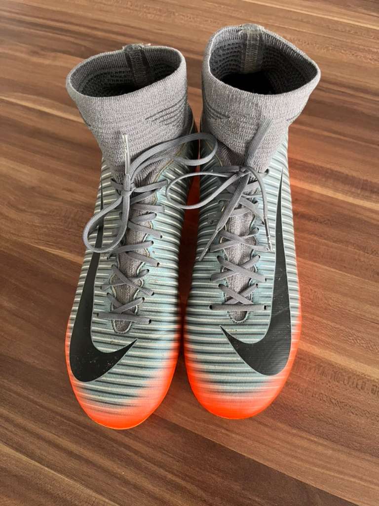 verkauft NEUE Nike FuBballschuhe CR 7 Gr. 37 5